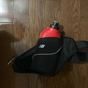 New Balance Hydration Waist Walking Pack - NWOT